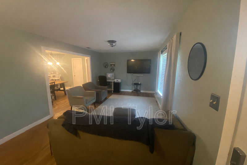 12624 Coleman St - Photo 4 of 20