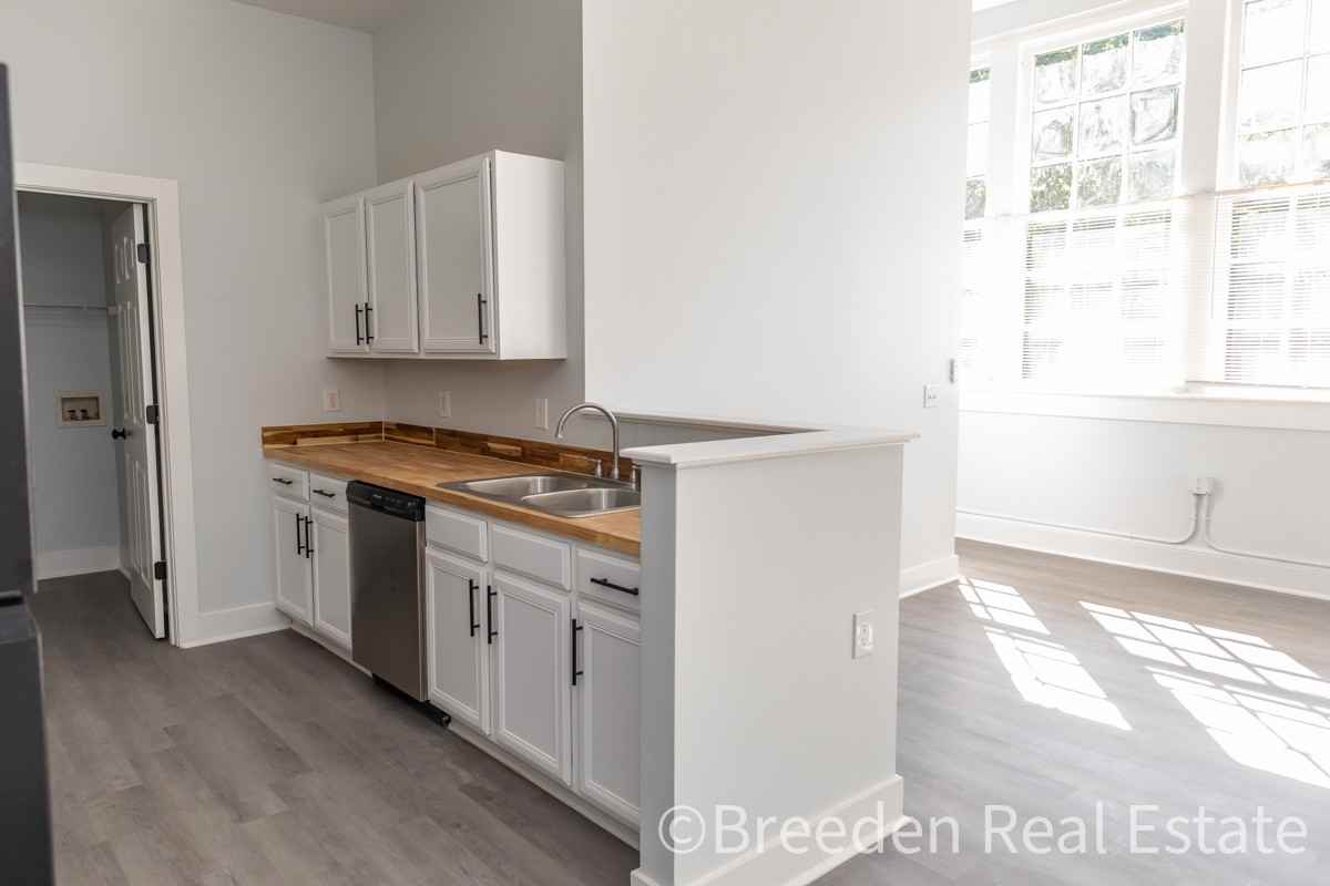 341-01: East Harper Ave Apartments - Photo 3 of 17