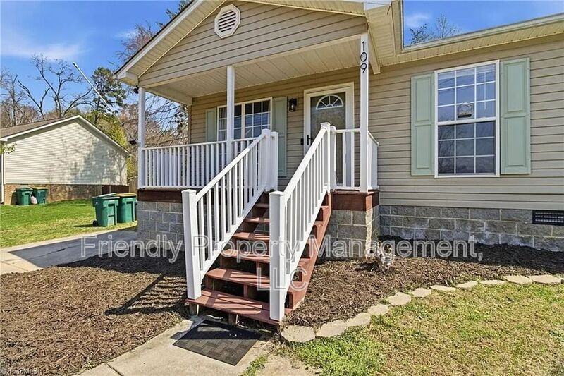 109 S Lonesome Rd - Photo 3 of 29