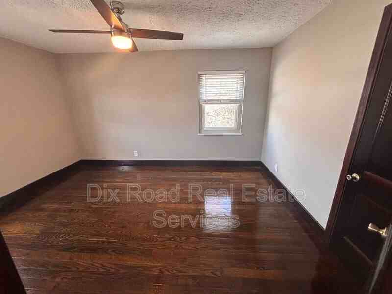 24 S E St #C - Photo 3 of 22