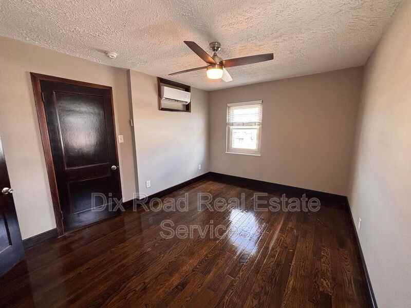 24 S E St #C - Photo 4 of 22