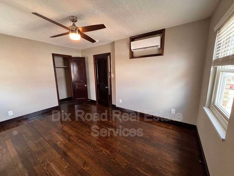 24 S E St #C - Photo 5 of 22