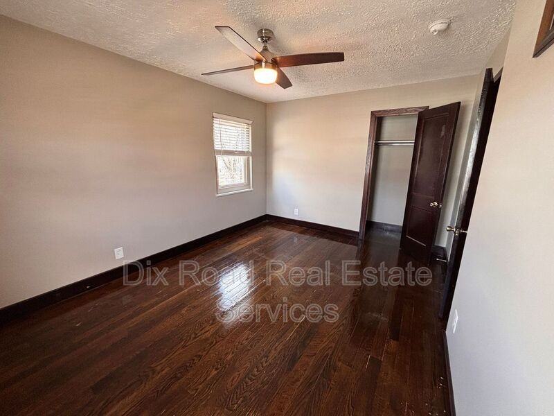 24 S E St #C - Photo 6 of 22