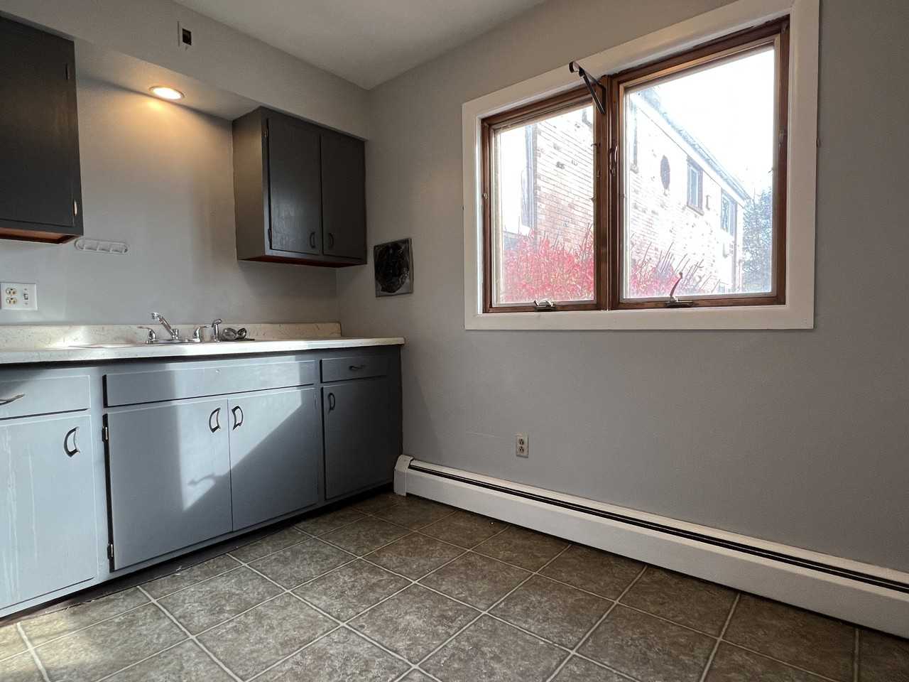 27 Tompkins Street - Photo 3 of 9