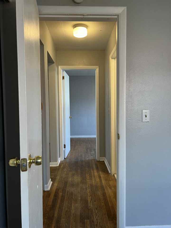 27 Tompkins Street - Photo 5 of 9