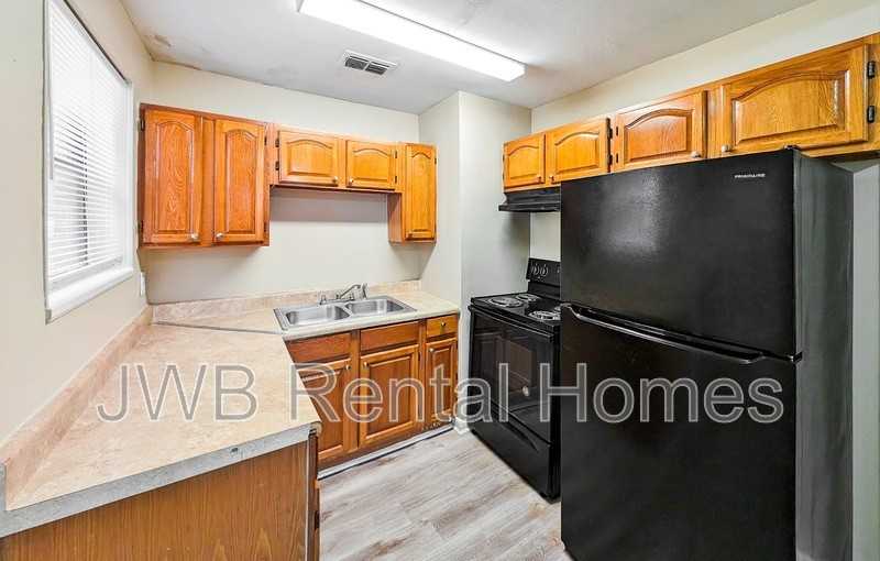 3305 Sunnybrook Ave N - Photo 2 of 14