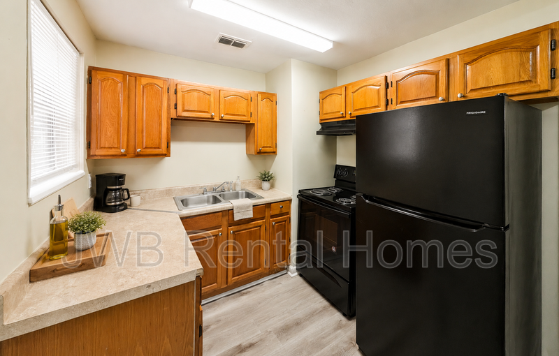 3305 Sunnybrook Ave N - Photo 3 of 14