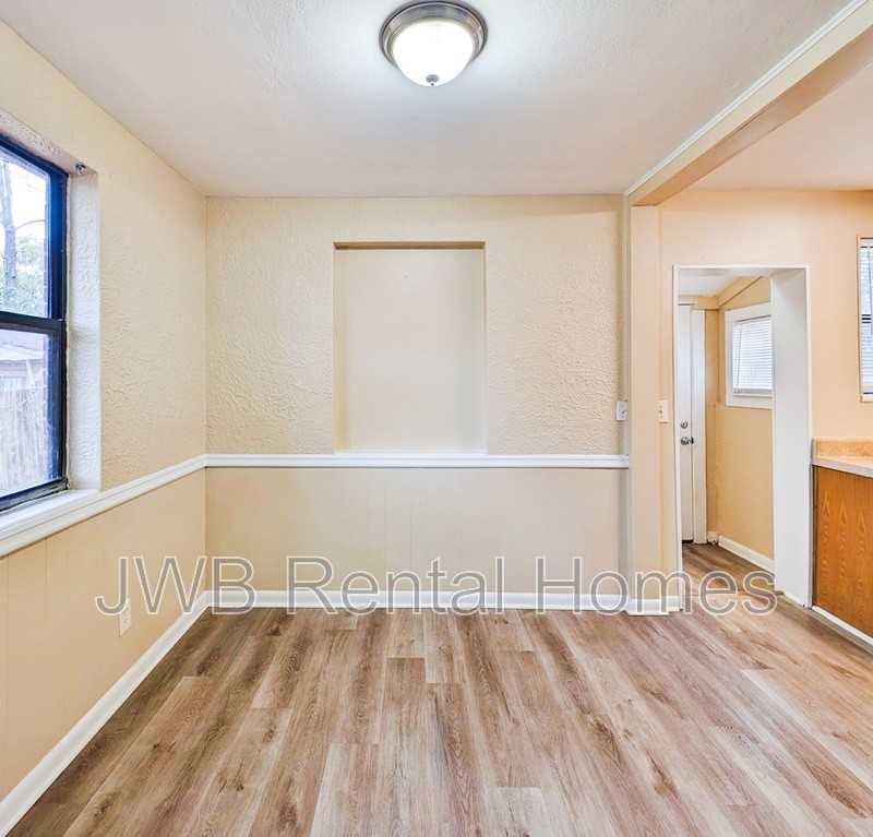 3305 Sunnybrook Ave N - Photo 4 of 14