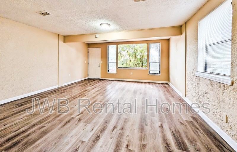 3305 Sunnybrook Ave N - Photo 6 of 14