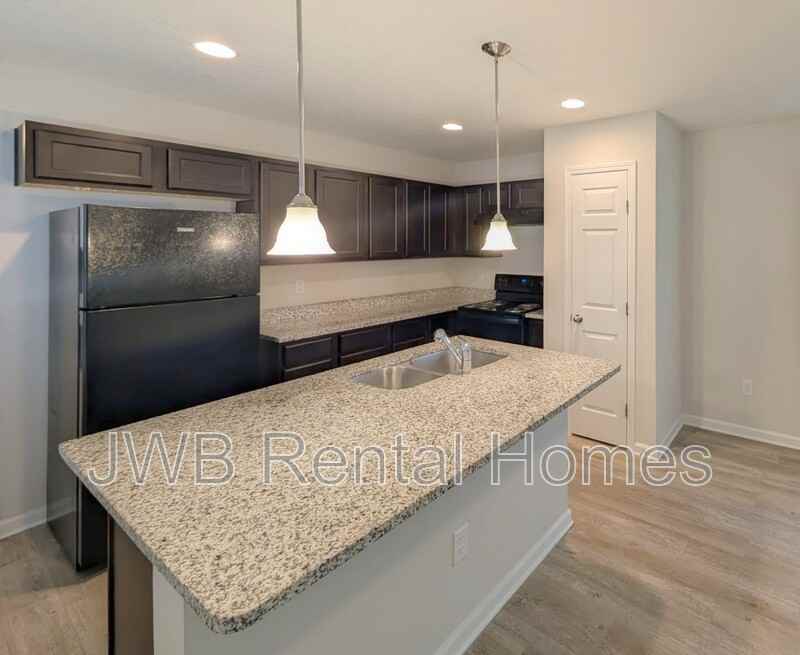 1252 Mull St - Photo 2 of 19