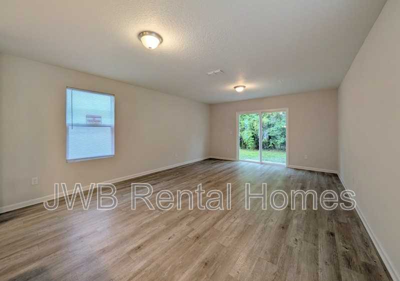 1252 Mull St - Photo 5 of 19