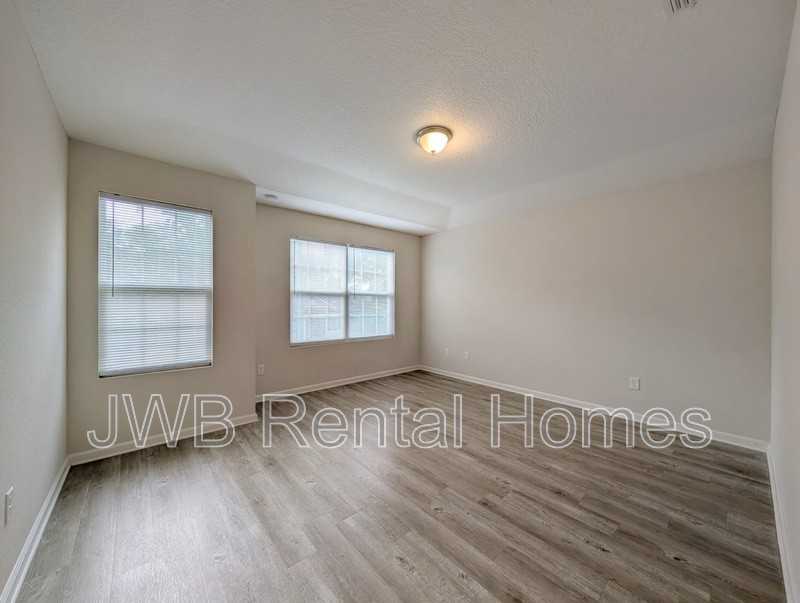 1252 Mull St - Photo 6 of 19