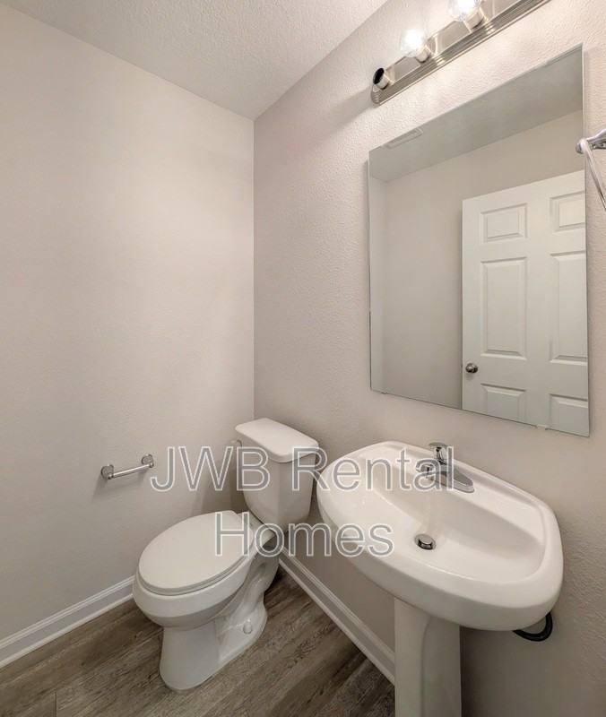 1252 Mull St - Photo 7 of 19