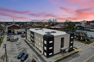 featured image of 309 E Spring St
