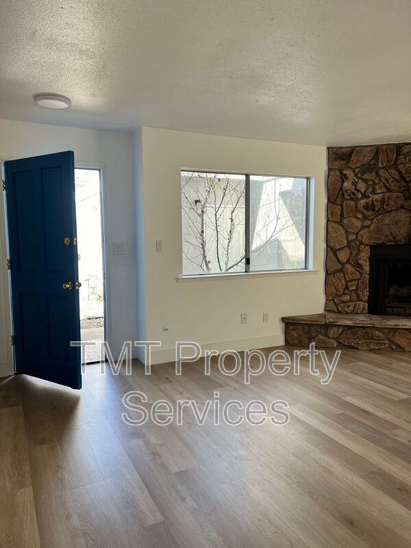 610 E Newlove Dr #I - Photo 2 of 16