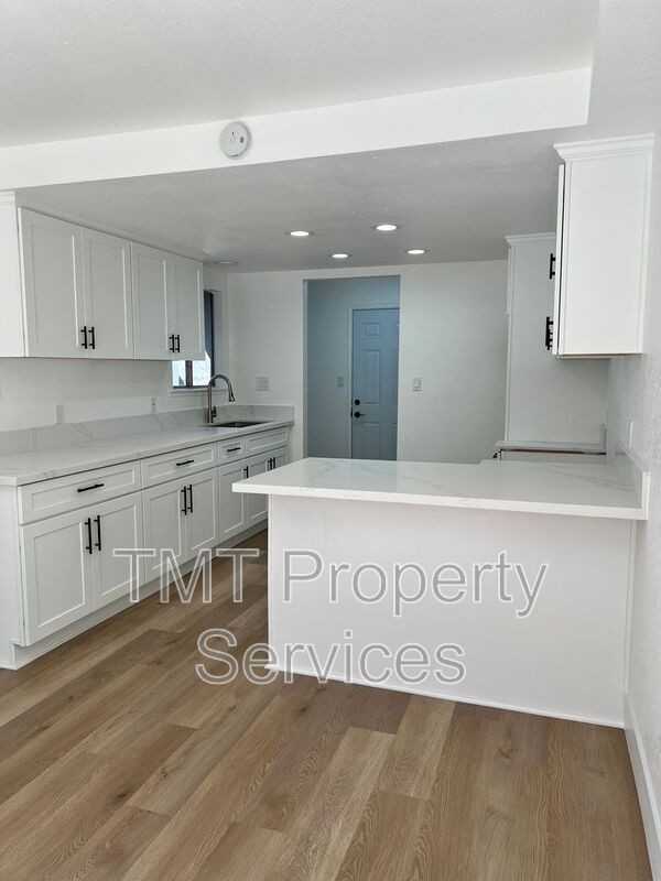 610 E Newlove Dr #I - Photo 4 of 16