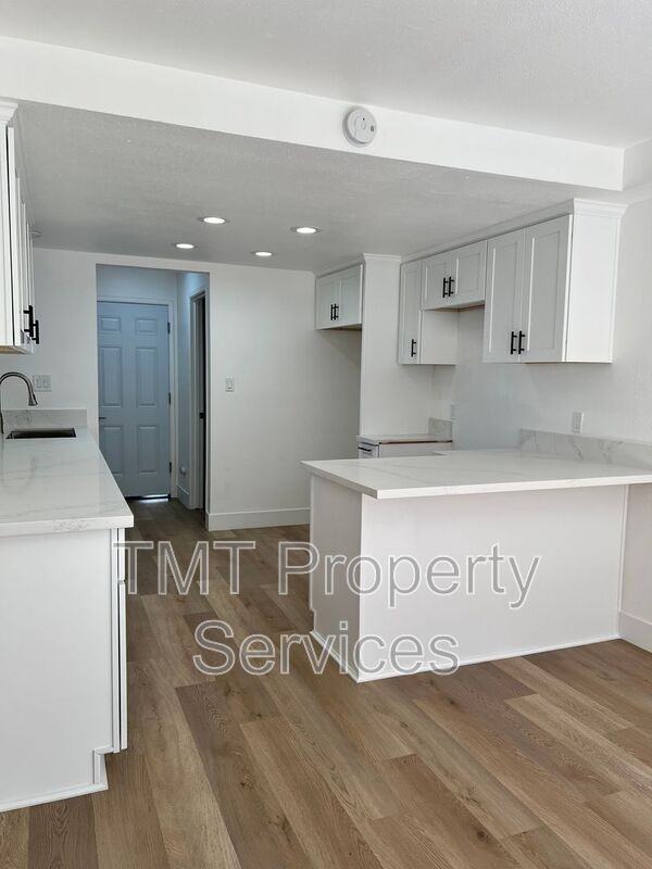 610 E Newlove Dr #I - Photo 5 of 16