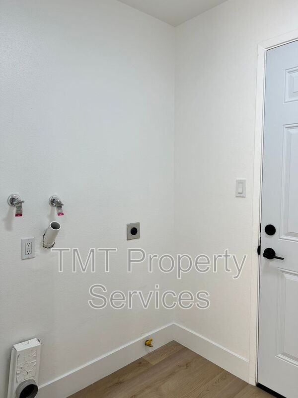610 E Newlove Dr #I - Photo 7 of 16