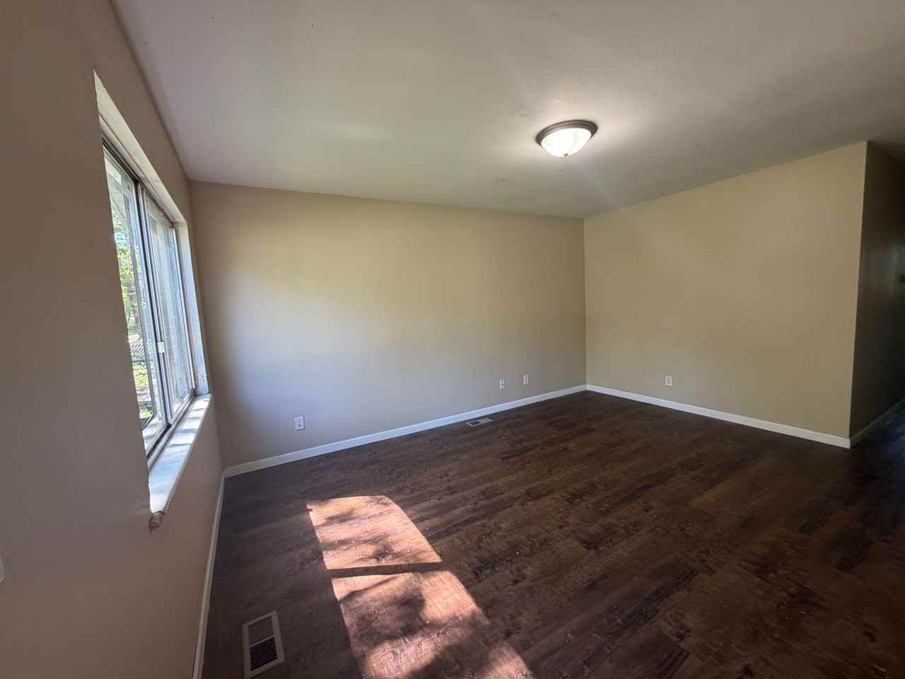 1109 Austin Dr - Photo 2 of 4
