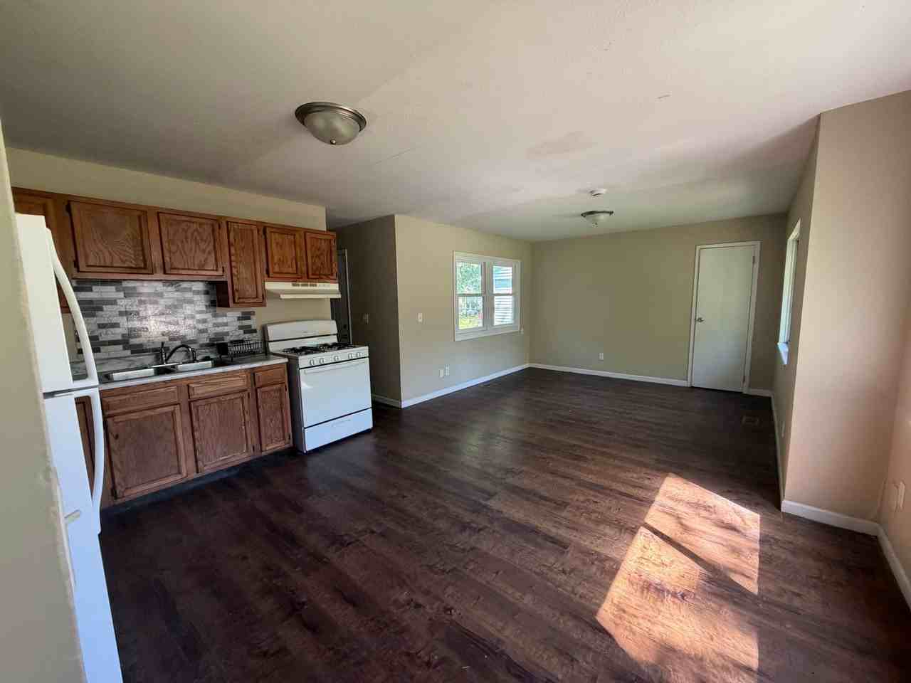1109 Austin Dr - Photo 3 of 4