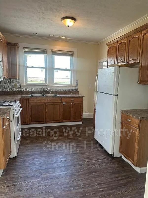 409 High School Ave - Photo 2 of 8