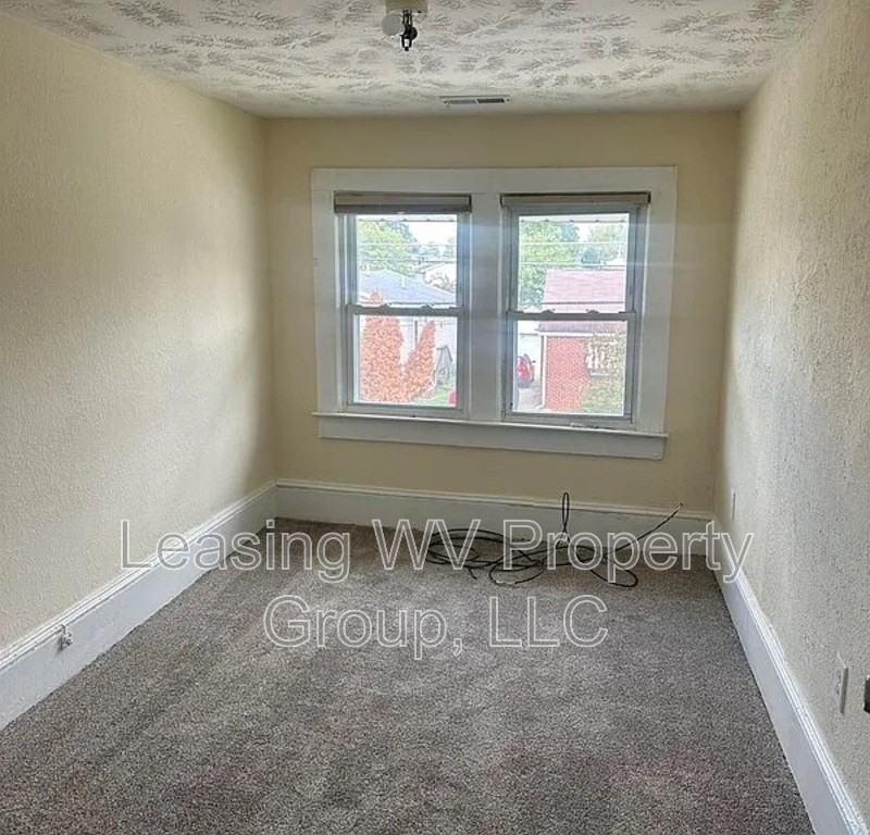 409 High School Ave - Photo 4 of 8