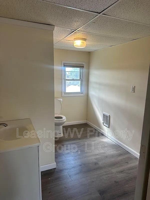 409 High School Ave - Photo 5 of 8