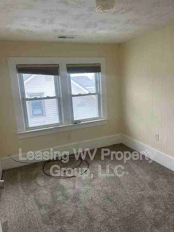 409 High School Ave - Photo 7 of 8