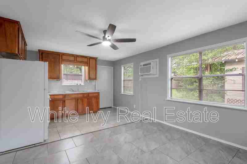700 Gray St #2 - Photo 4 of 19
