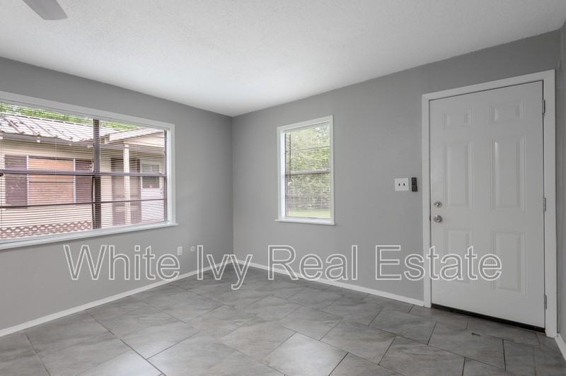 700 Gray St #2 - Photo 6 of 19
