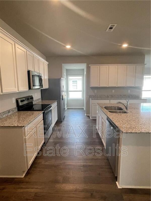 806 Comanche Dr - Photo 4 of 14