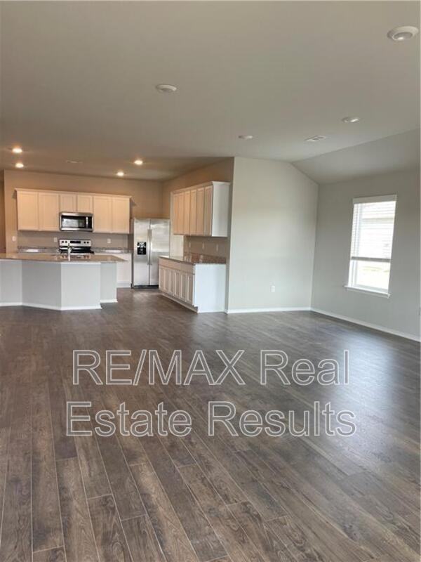806 Comanche Dr - Photo 5 of 14