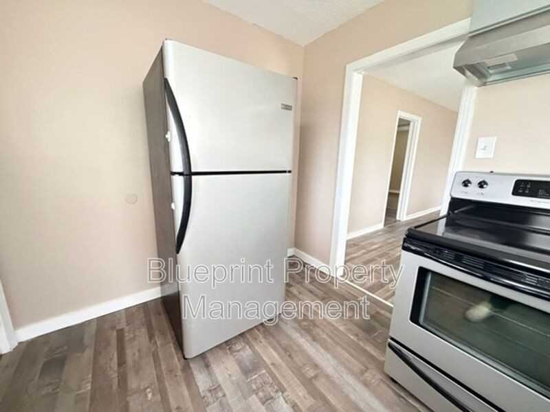 1600 Holbrook Ave - Photo 3 of 7