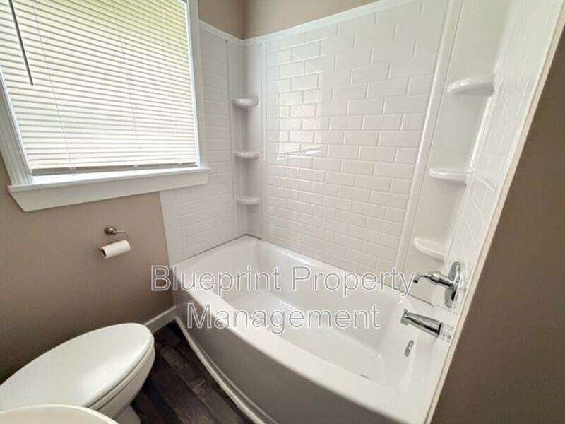 1600 Holbrook Ave - Photo 7 of 7