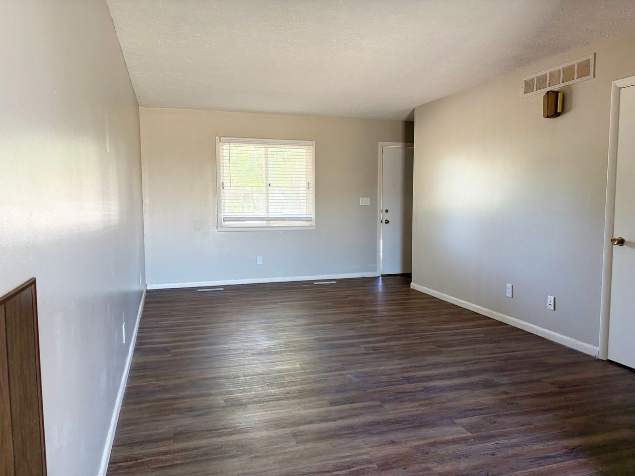1620 Bryan - Photo 2 of 11