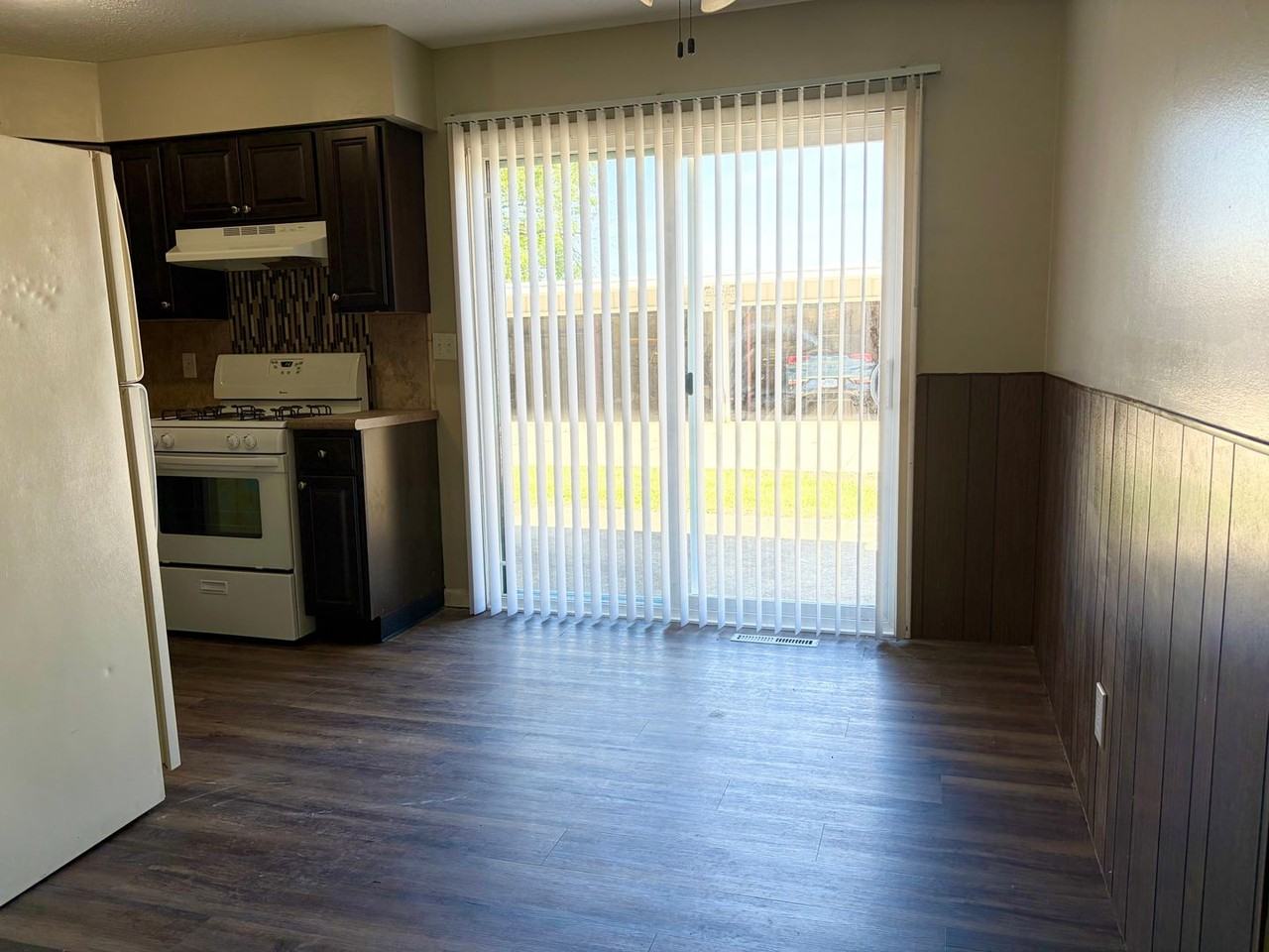 1620 Bryan - Photo 3 of 11