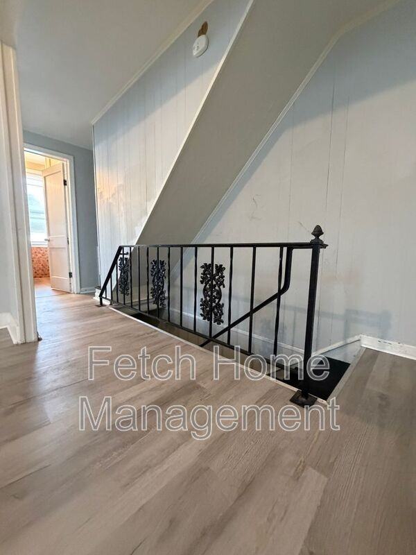 1027 E Market St #2 - Photo 5 of 12