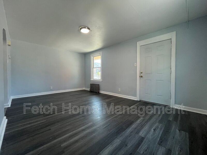 416 New St - Photo 3 of 6
