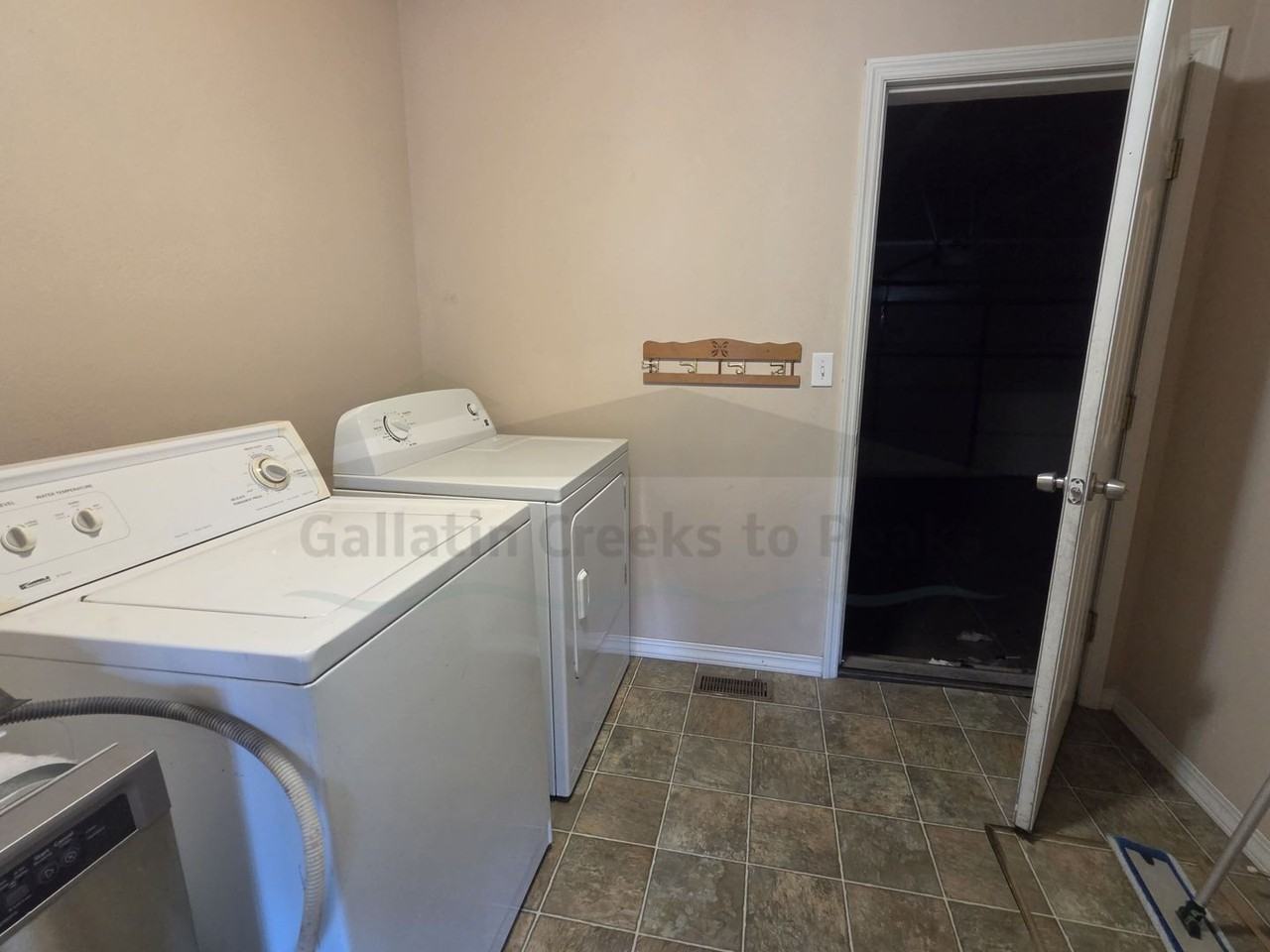 877 Rogers Way - Photo 2 of 19