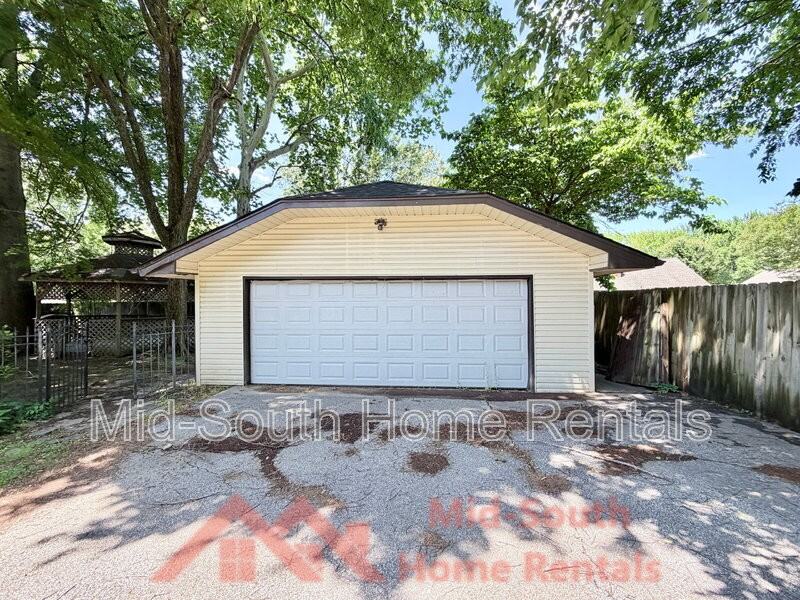 2373 W Monica Dr - Photo 4 of 32