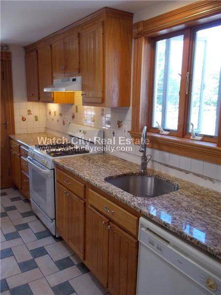 92 Lowell St - Photo 3 of 5