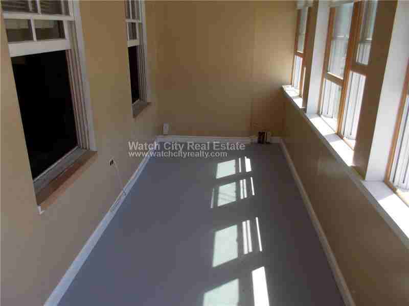 92 Lowell St - Photo 4 of 5
