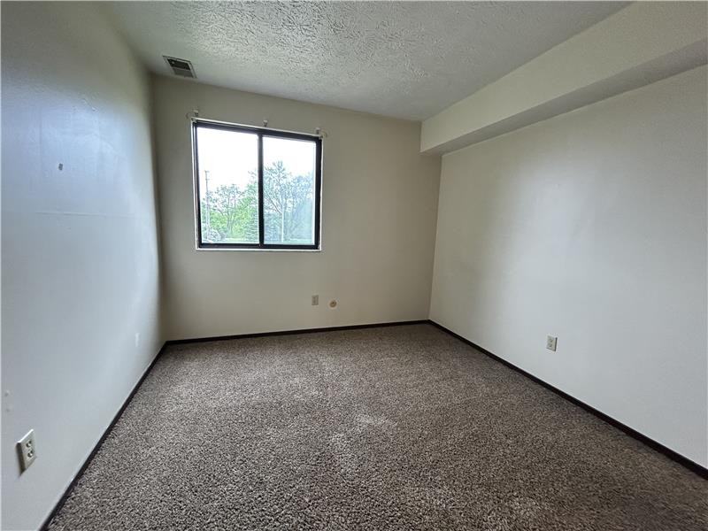 623 Lovers Ln #B5 - Photo 5 of 7