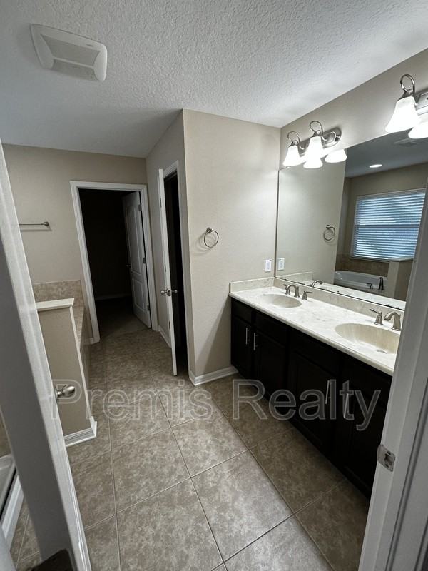 11875 77th Ct - Photo 7 of 10