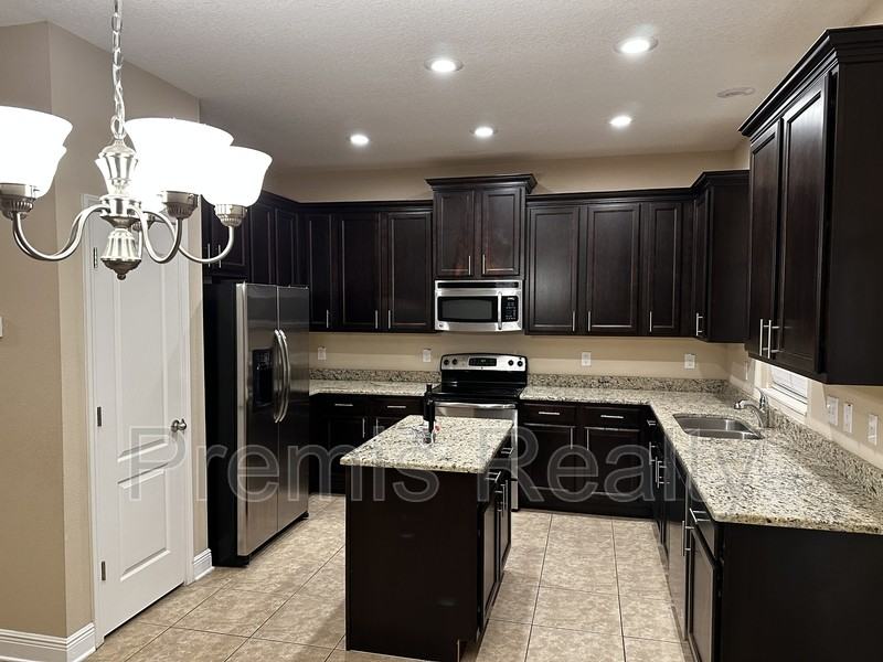 11875 77th Ct - Photo 3 of 10