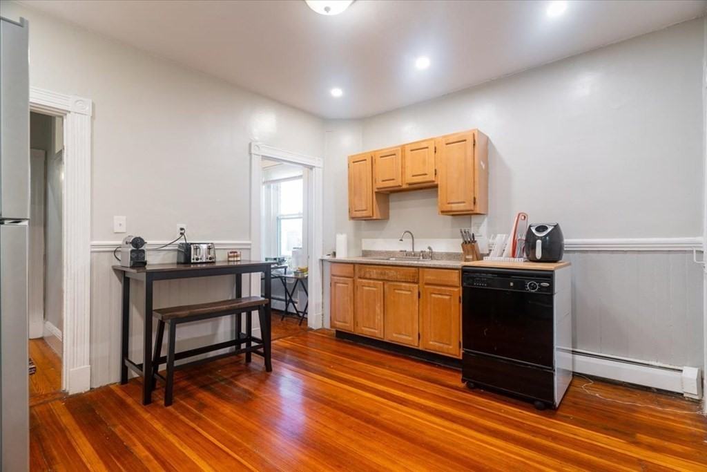 862 Huntington Ave #2 - Photo 4 of 24