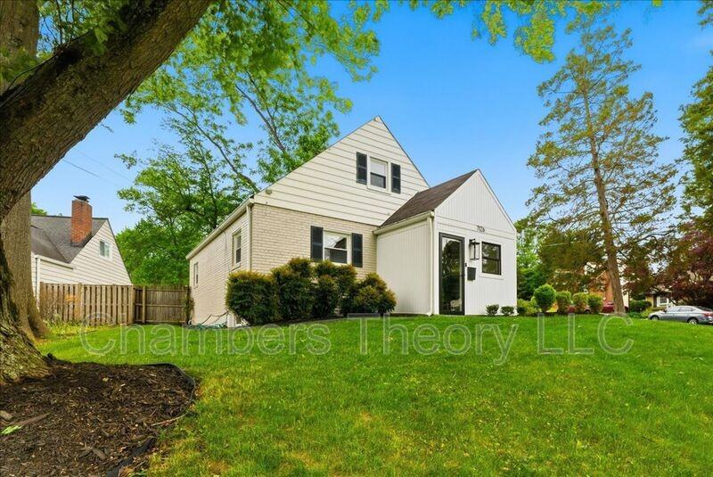 7126 Roosevelt Ave - Photo 3 of 39
