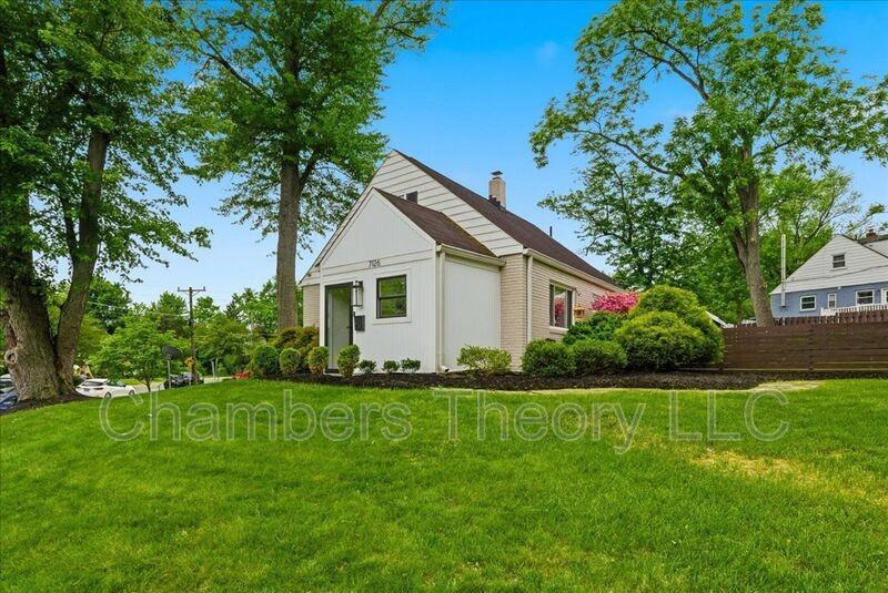 7126 Roosevelt Ave - Photo 4 of 39
