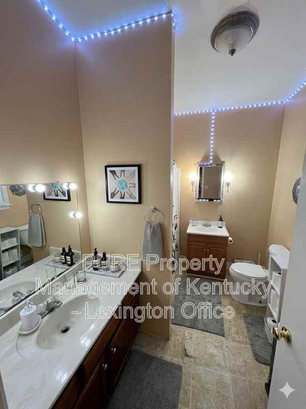 444 N Broadway - Photo 5 of 10