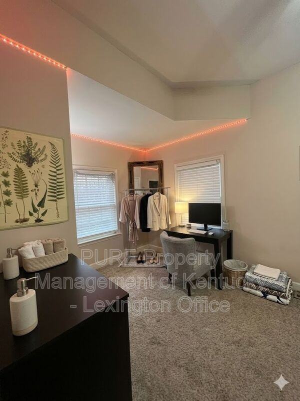 444 N Broadway - Photo 6 of 10